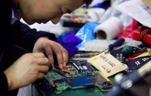 計(jì)算機(jī)軟硬件全方位服務(wù)指南 故障維修、系統(tǒng)重裝與電腦改裝